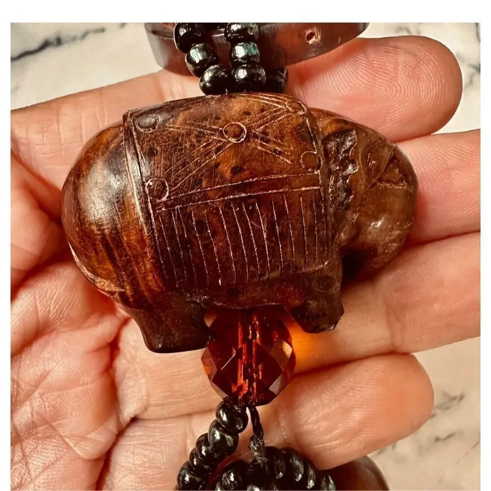 Long wooden elephant pendant necklace long beaded